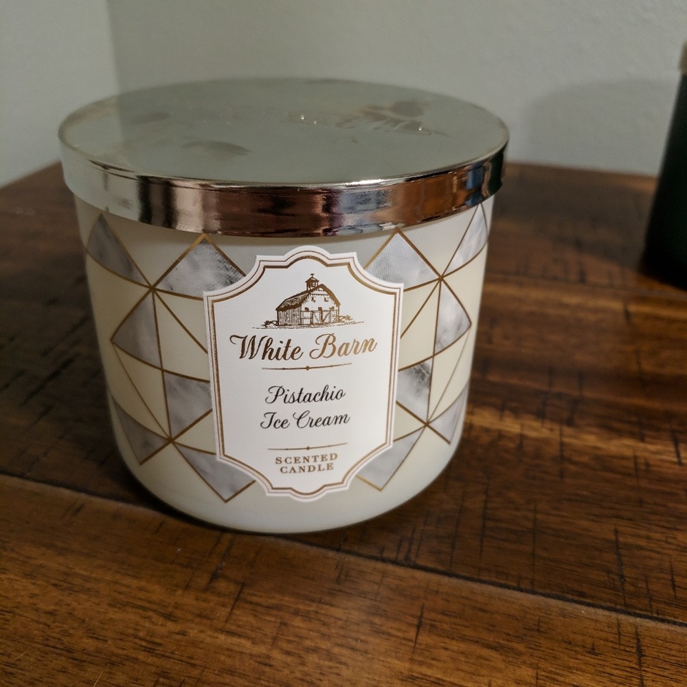 NEW Bath and body works 3 wick candle